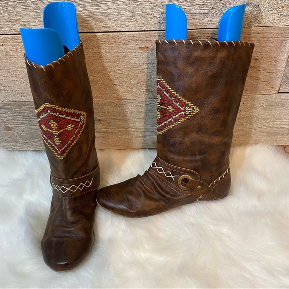 Bull Boxer Shoes - Bull boxer women’s brown embroidered boots in size 7.5